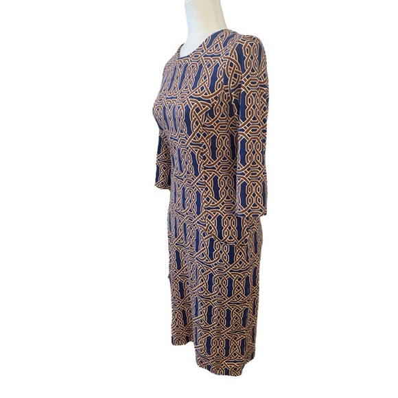 Elegant Patterned Dress - Picture 2 of 6